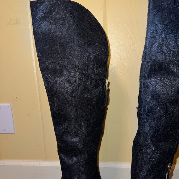 Guess Black Lace Textured Over Knee High Stiletto Heel Zip Up Boots Size 7 - Picture 5 of 13